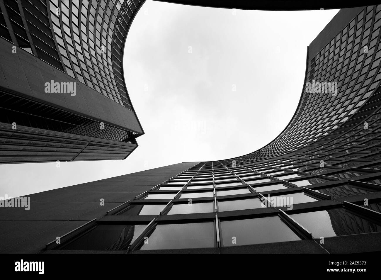 El Toronto City Hall mirando hacia arriba es un ejemplo de arquitectura