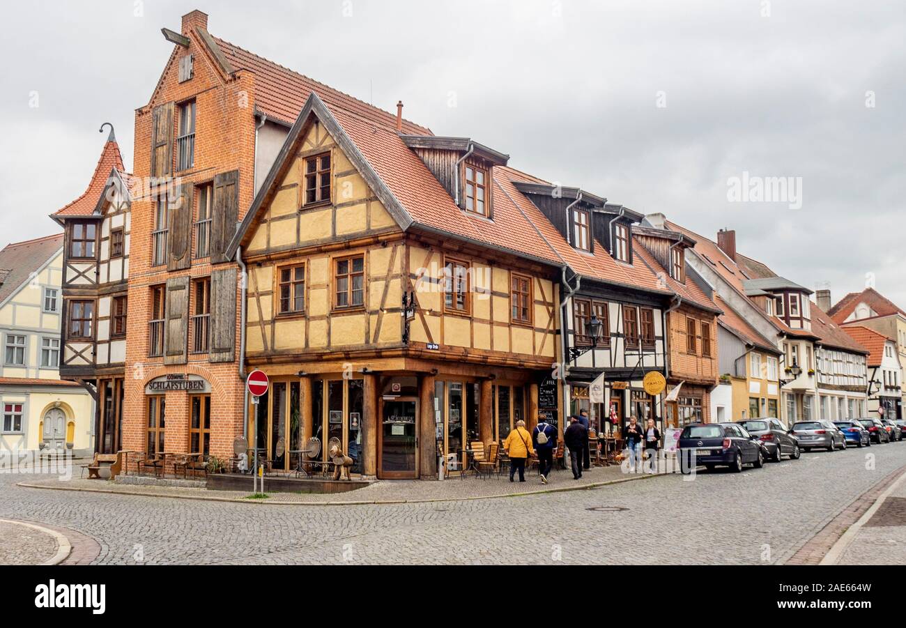 Exempel Schlafstuben und Quartier Langer Hals hotel boutique medieval de marco de madera en el histórico Altstadt Tangemünde Sajonia-Anhalt Alemania. Foto de stock