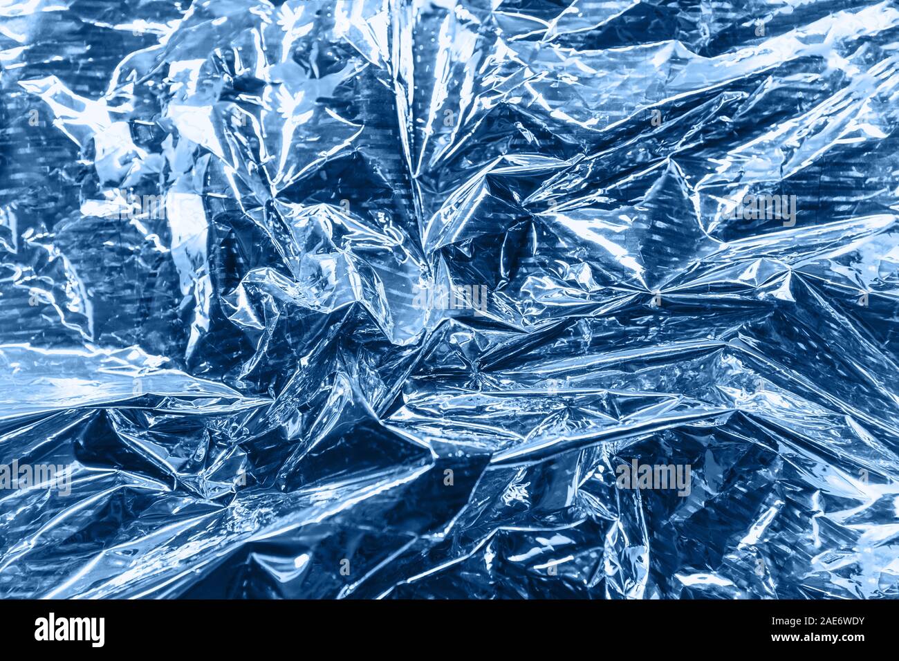 Lámina abstracto antecedentes o arrugado papel holográfico en clásico  moderno en color azul Fotografía de stock - Alamy