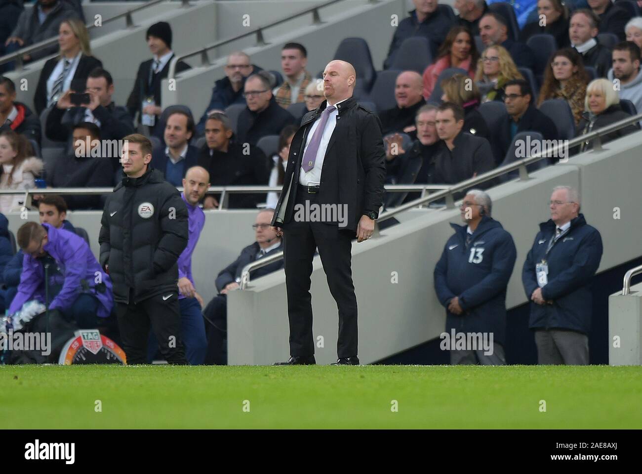 Londres, Reino Unido. 7 de diciembre de 2019. Seán Dyche Gerente de Burnley durante el Tottenham Hotspur vs Burnley Premier League de fútbol en el estadio de Tottenham Hotspur el 7 de diciembre de 2019 sólo para uso editorial No uso con no autorizada audio, video, datos, listas de sujecin (fuera de la UE), club/Liga logotipos o servicios 'live'. Uso en combate en lnea limitado a 45 imágenes (+15 en tiempo extra). No utilizar para emular las imágenes en movimiento. No utilizar en apuestas, juegos o solo club/Liga/player publicaciones/servicios- crédito: Martin Dalton/Alamy Live News Foto de stock