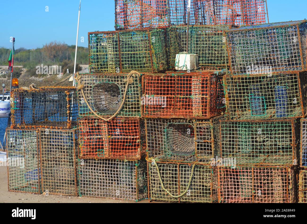 Creels y ollas usadas en la pesquería artesanal de sepias y pulpos, Vila Real do Santo Antonio, Algarve, Portugal Foto de stock