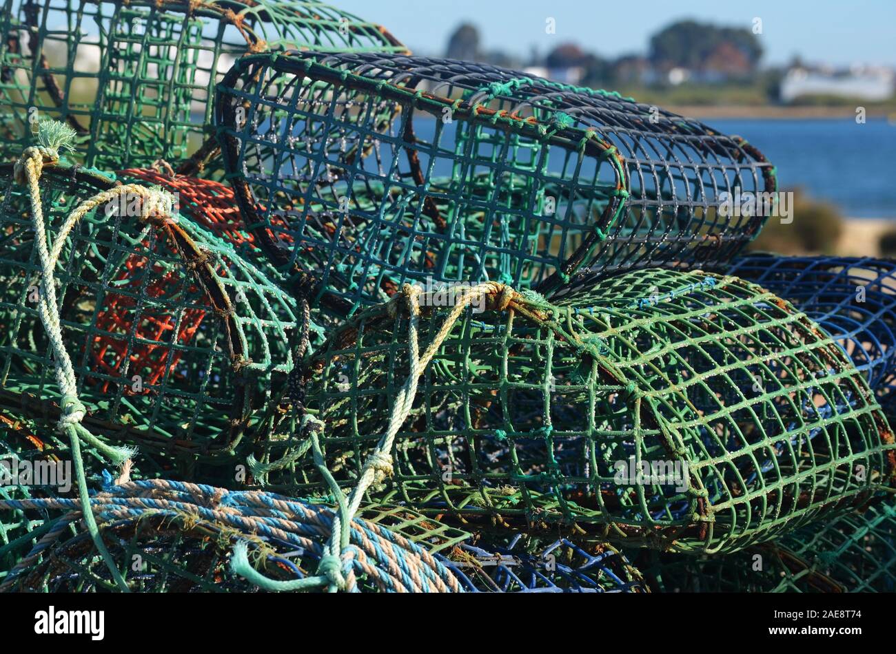 Creels y ollas usadas en la pesquería artesanal de sepias y pulpos, Vila Real do Santo Antonio, Algarve, Portugal Foto de stock