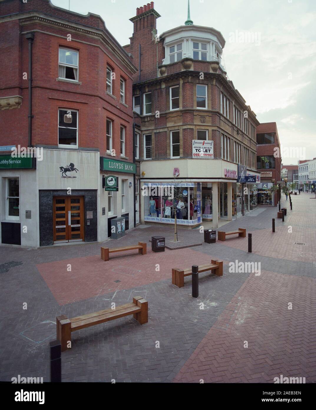 Escenas de la calle del centro de la ciudad de Maidenhead, condado de Berkshire, en 1989, en el sudeste de Inglaterra, Reino Unido. Foto de stock