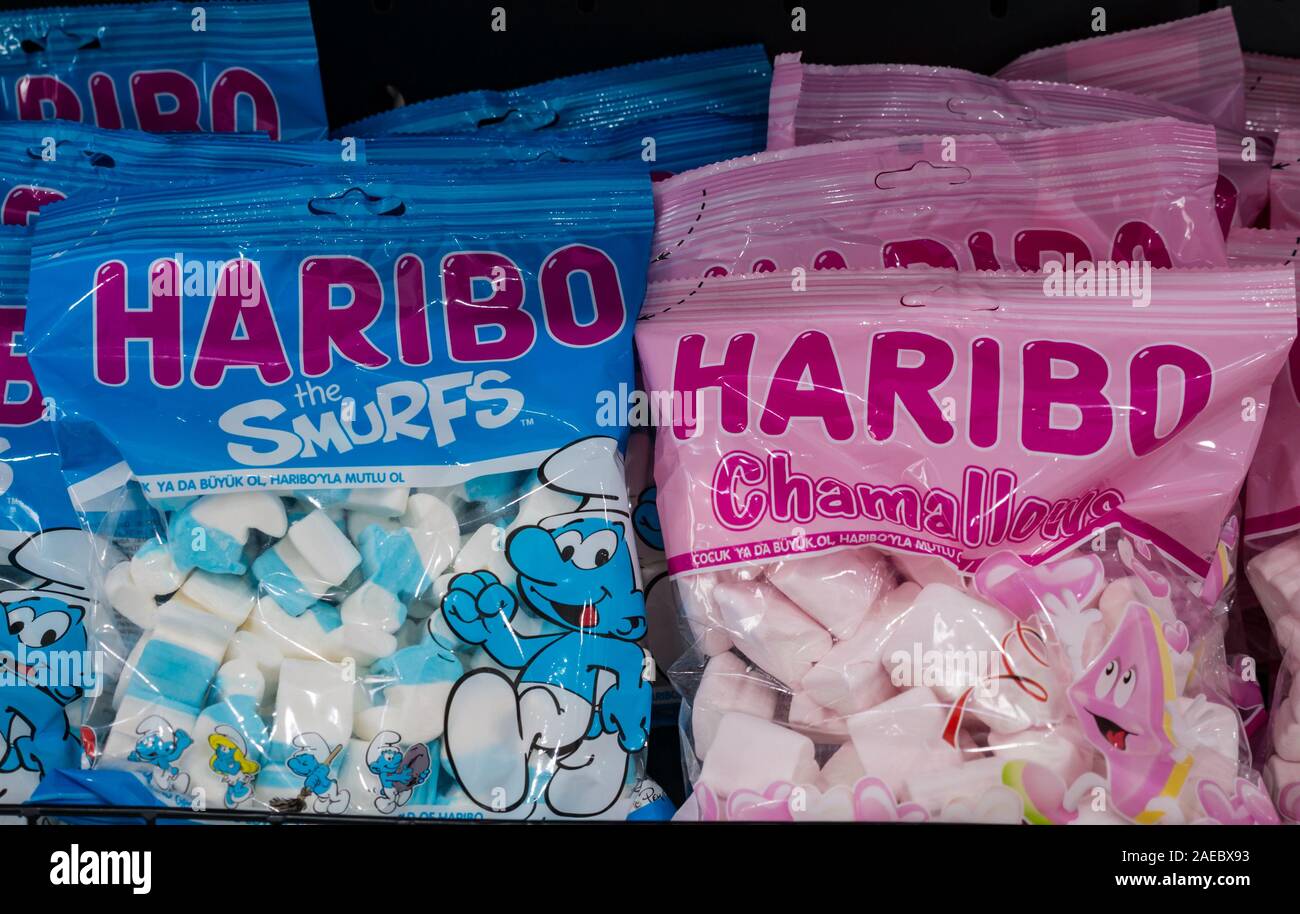 Paquetes de Haribo malvaviscos sobre supermercados en Vietnam, Asia Foto de stock