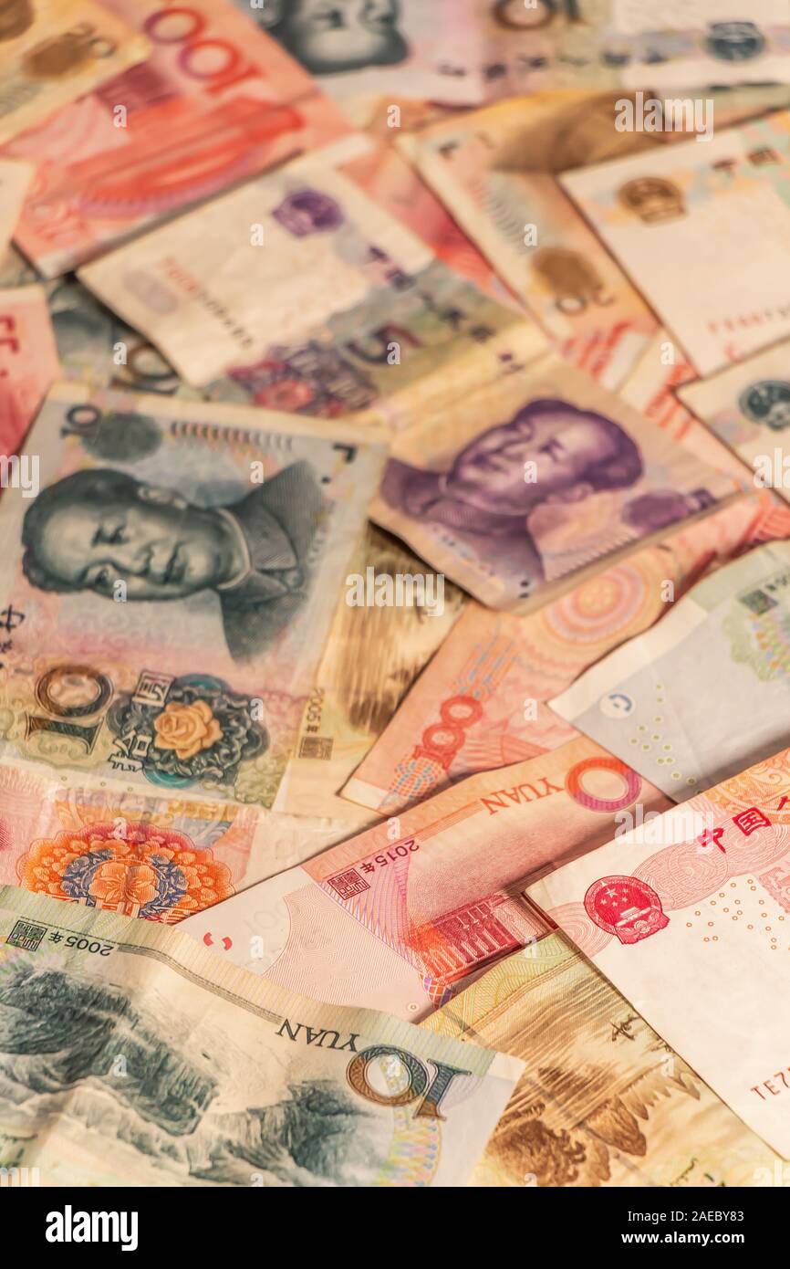 Una composición de renminbi chino RMB. Moneda del pueblo. Yuan CNY billetes ofrecen excelentes opciones para ser usadas para ilustrar temas como negocios, Foto de stock