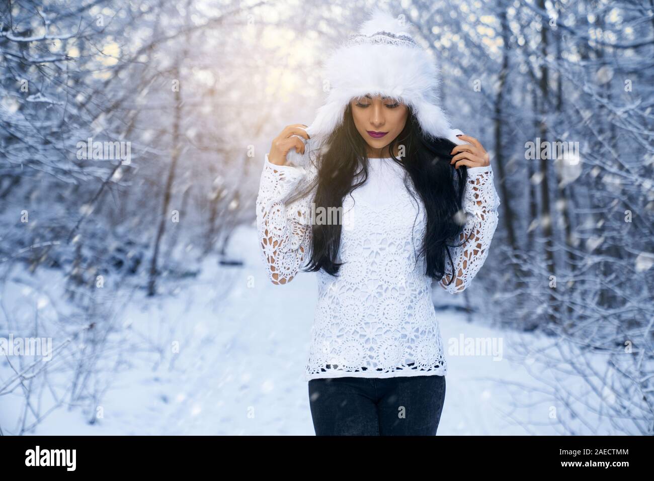 Ropa elegante de invierno fotografías e imágenes de alta resolución - Alamy