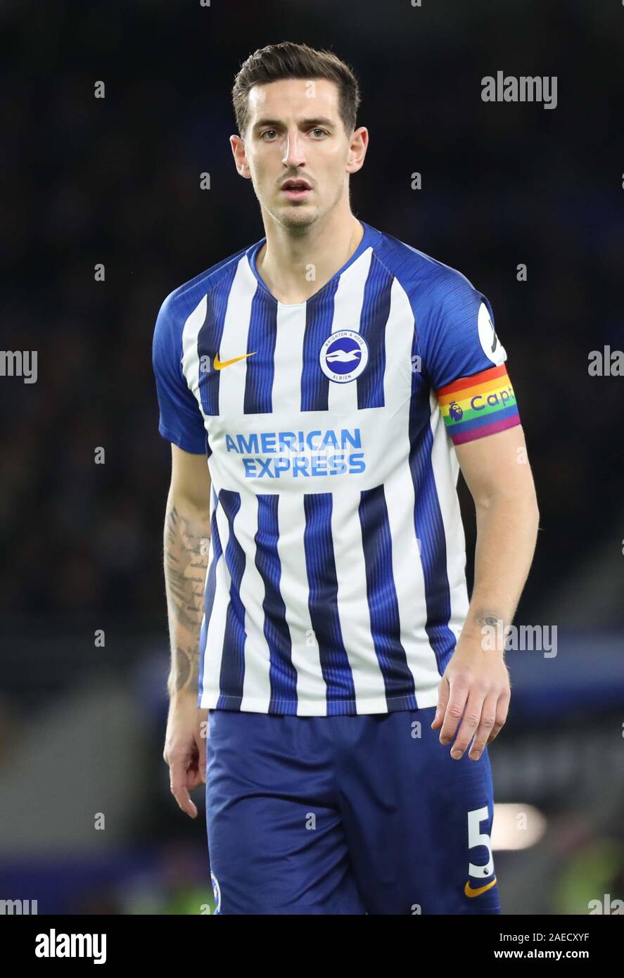 Brighton Capitán Lewis Dunk durante el partido de Liga Premier entre  Brighton & Hove Albion y Wolverhampton Wanderers en el estadio de Amex en  Brighton. 08 de diciembre de 2019 Fotografía de