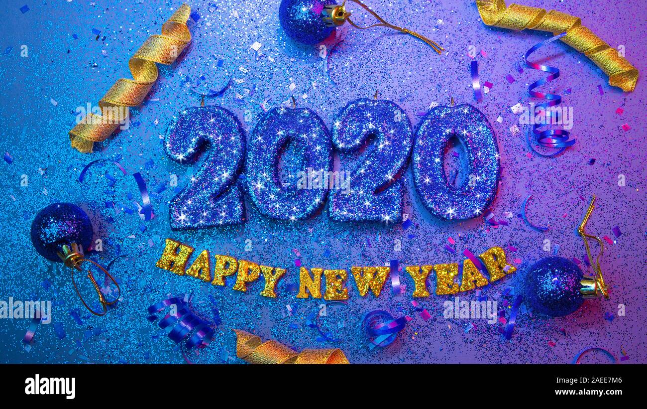 Flamante nuevo años 2020 3d letras con confeti y bombillas de navidad - vacaciones de año nuevo concepto imagen con copia espacio para el texto. Foto de stock