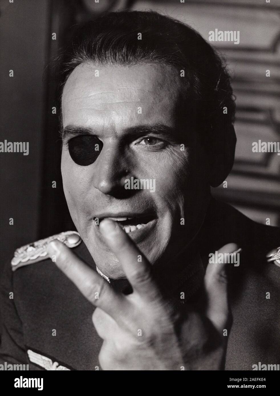 Wolfgang Preiss, Deutscher Schauspieler und Synchronsprecher, im Spielfilm 'Der 20. Juli', Deutschland 1955. Actor de doblaje y actor alemán Wolfgang Preiss en la película 'Der 20. Juli", Alemania 1955. Foto de stock