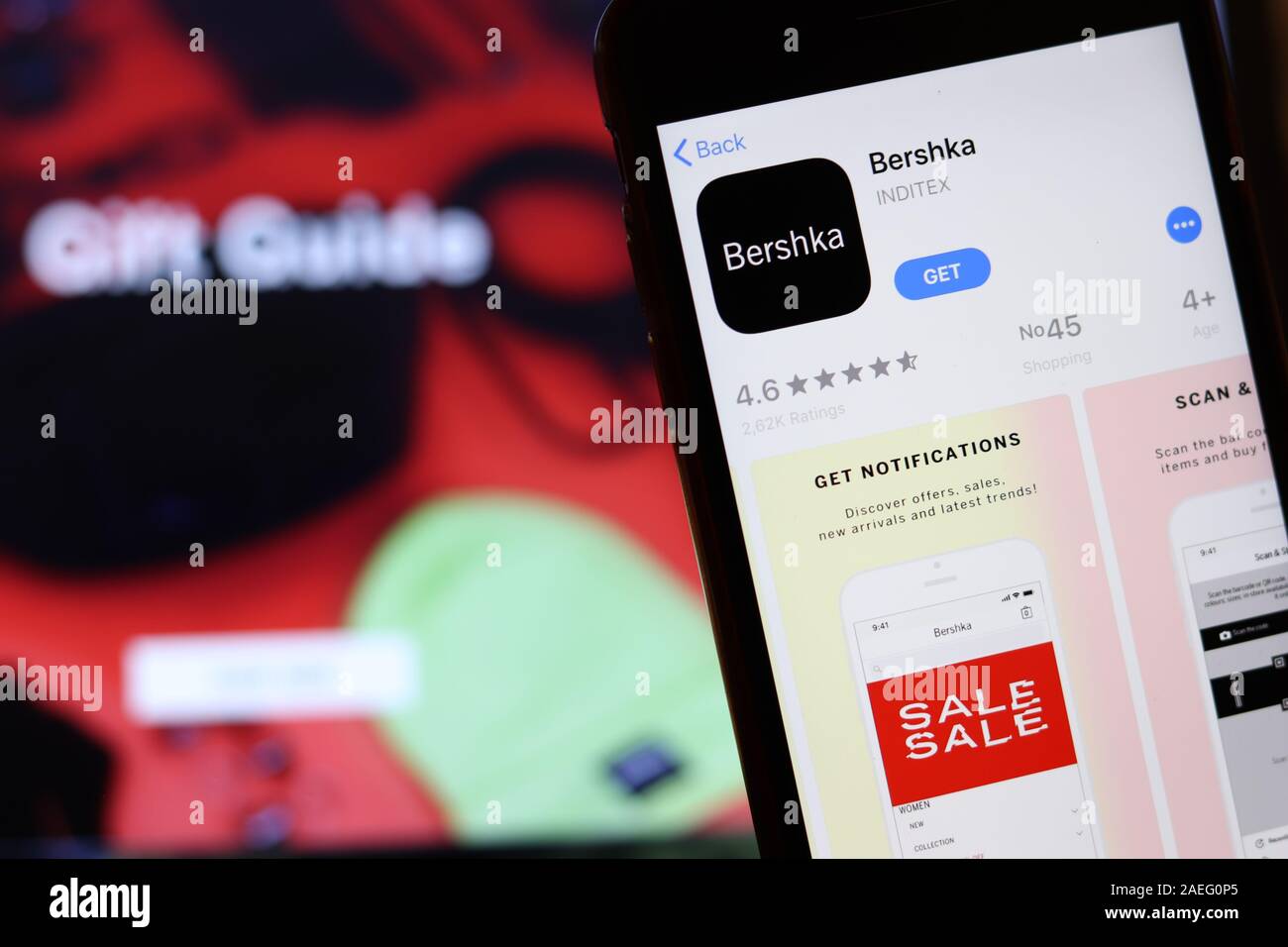 Los Angeles, California, USA - 26 de noviembre de 2019: Bershka app icono  en la pantalla del teléfono con el logotipo de fondo borroso, a título  ilustrativo, Editorial Fotografía de stock - Alamy