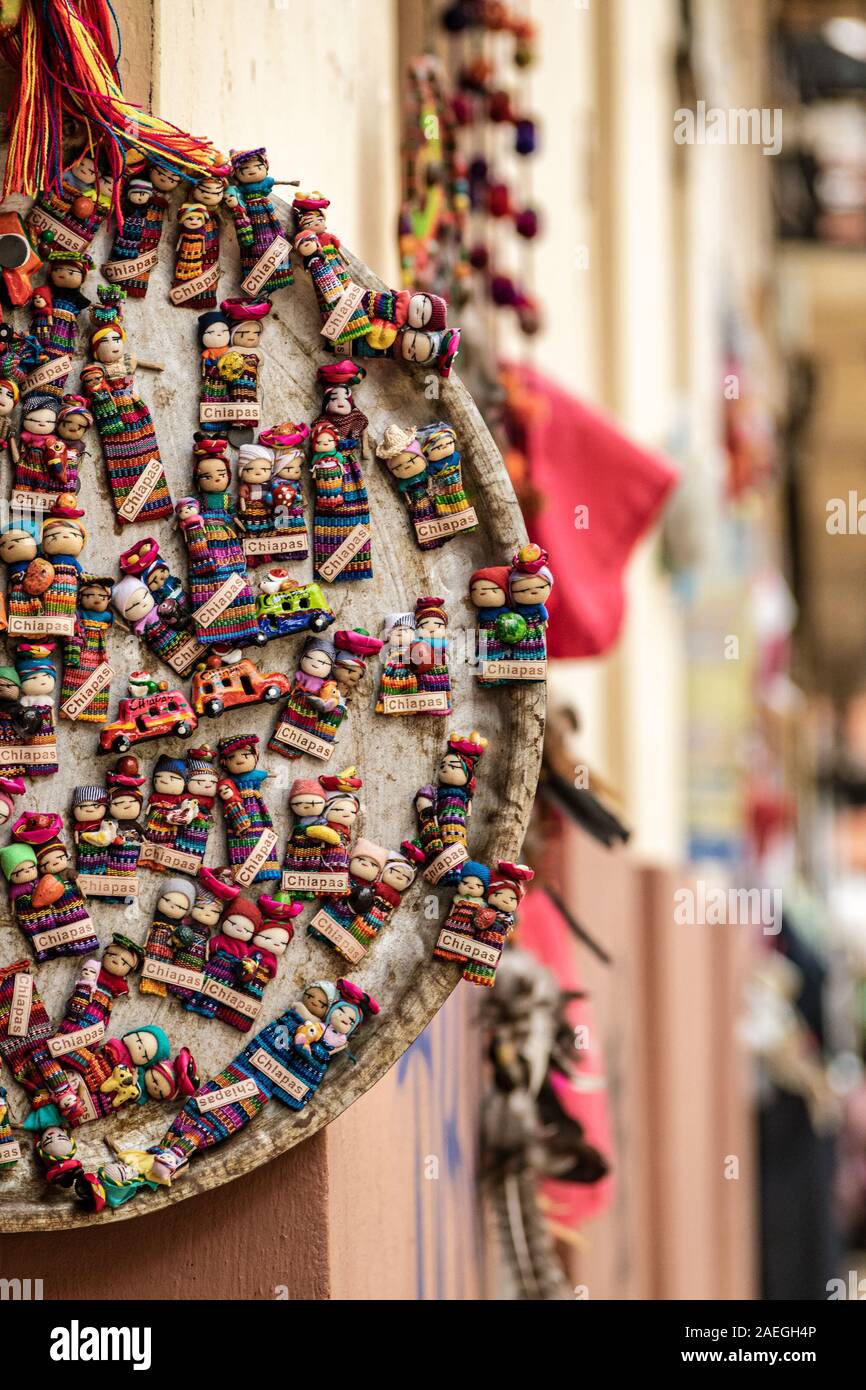 Tienda de regalos tradicional mexicana fotografías e imágenes de alta  resolución - Alamy