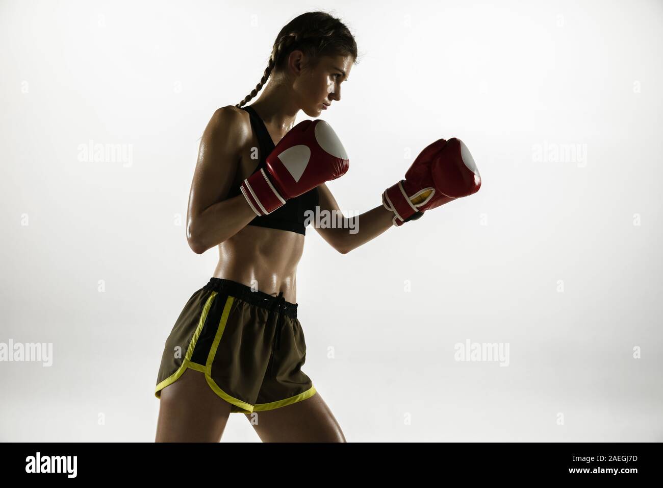 Attractive caucasian girl practicing boxing fotografías e imágenes de alta  resolución - Página 3 - Alamy