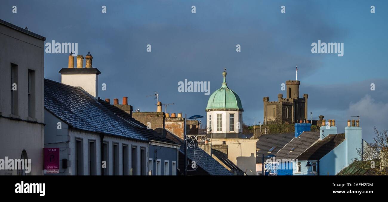 Vista a lo largo de High Street, Donaghadee Foto de stock