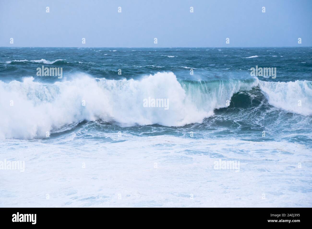 La cresta de las olas fotografías e imágenes de alta resolución - Alamy