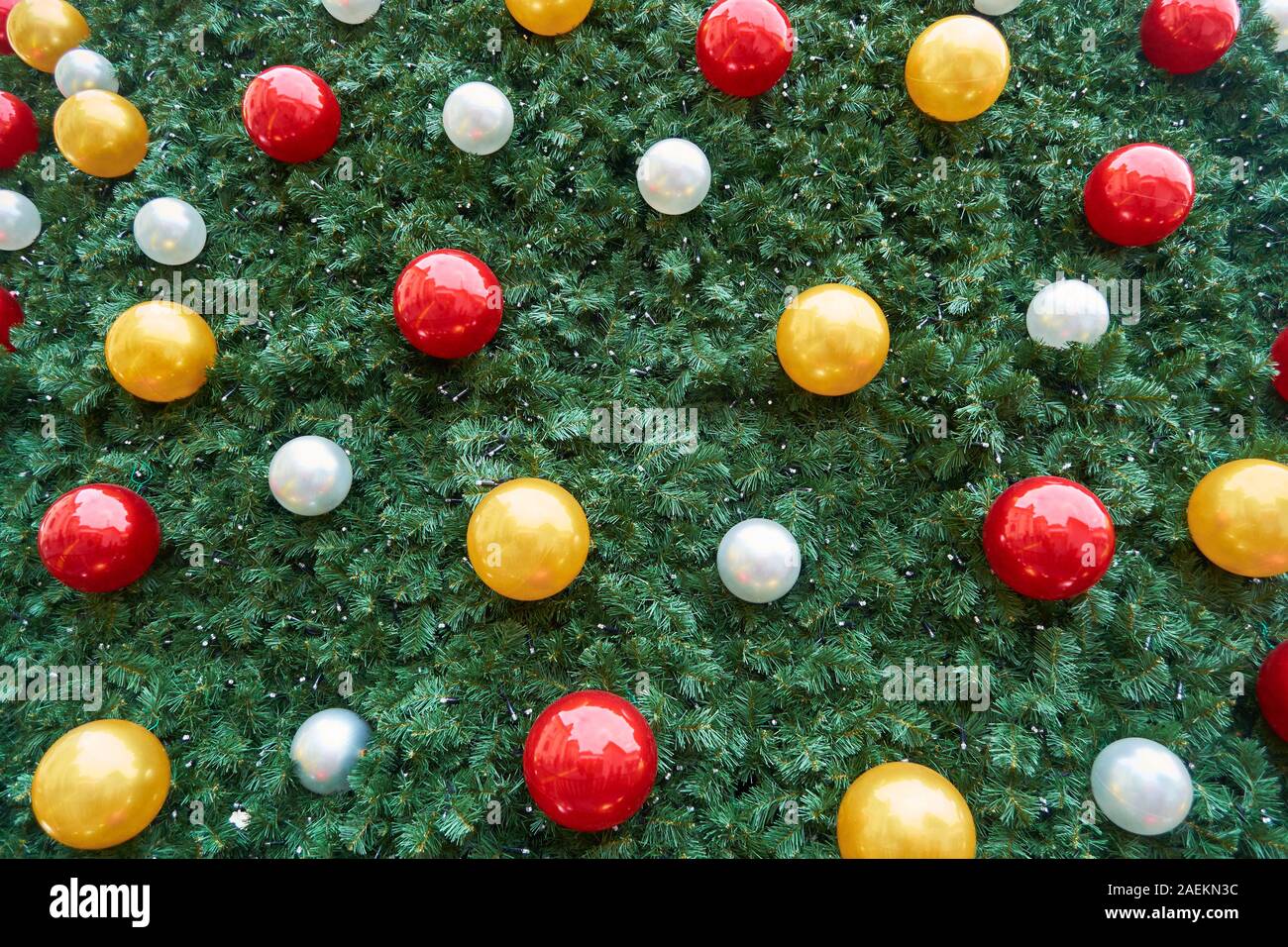 Los detalles de la decoración del árbol de Navidad en Sibiu Mercado de Navidad. Cerca. Foto de stock