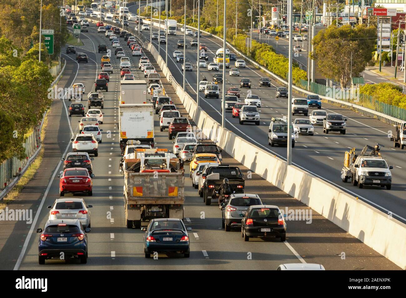 La autopista M1 está a plena capacidad como conductor de experimentar demoras por la congestión en Queensland, más transitada. Foto de stock