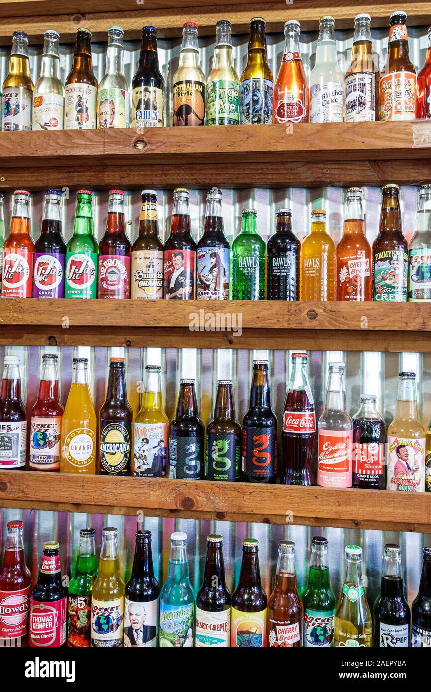 Soda pop bottles fotografías e imágenes de alta resolución - Alamy