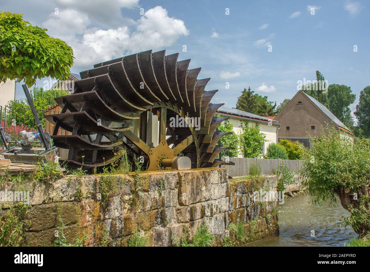 Der Mühlrad Walkmühle bei Nähermemmingen • Bayern, Deutschland Foto de stock