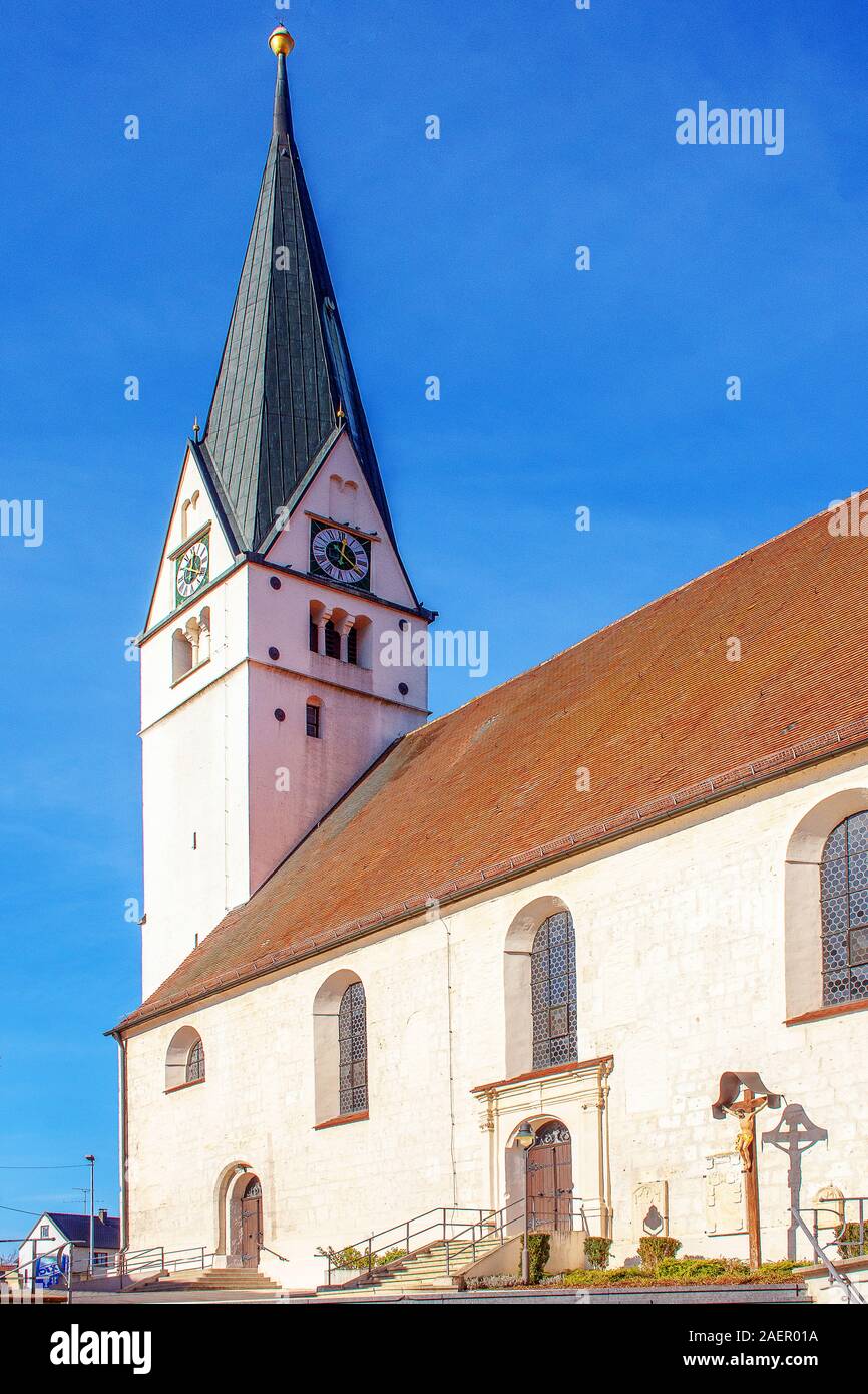 Katholische Pfarrkirche San Martín en Gundelfingen• Baden-Württemberg, Deutschland Foto de stock