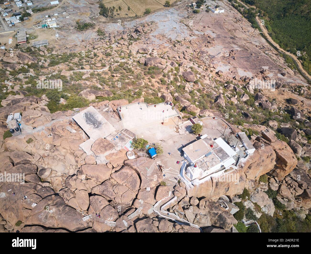 Una vista aérea de Anjanadri Hill y algunos de Hampi circundante Foto de stock
