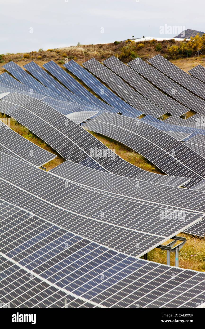 Una estación de energía solar fotovoltaicos cerca de Lucainena de las Torres, Andalucia, España. Foto de stock