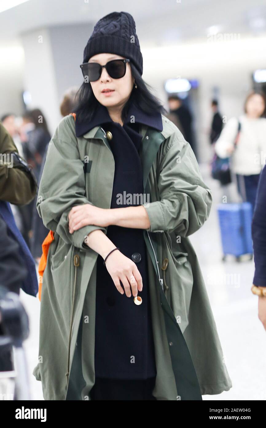 Cantautor taiwanés, actriz, directora guionista Liu Jo-ying o se muestra en el aeropuerto de Shangai de la salida en Shanghai, China, 29 Fotografía de stock - Alamy