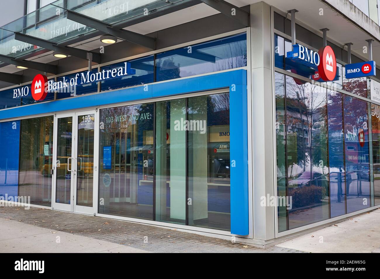 Una sucursal del Banco de Montreal (BMO) en Vancouver, BC, Canadá, visto el viernes, 12 de octubre de 2019. Foto de stock