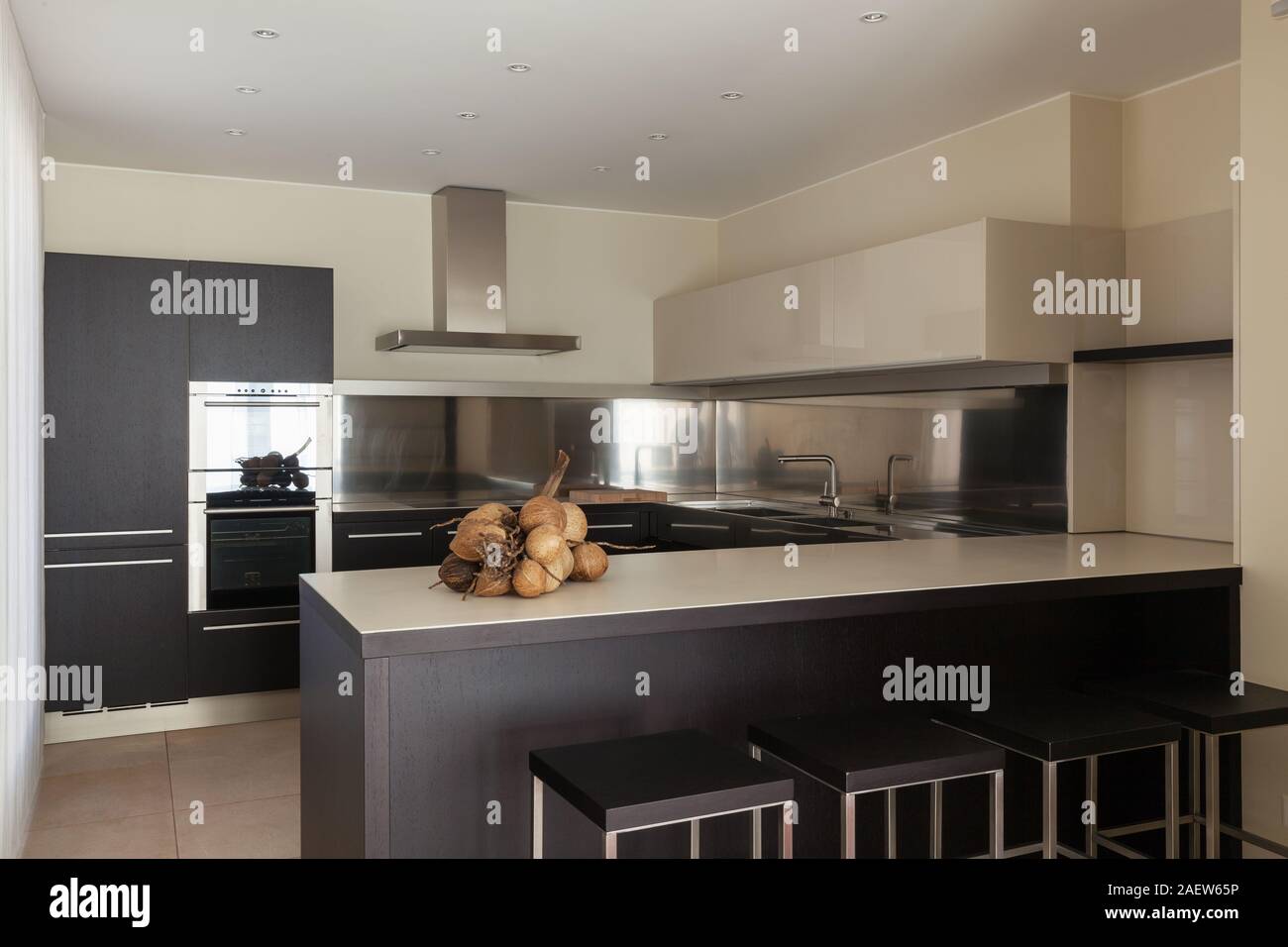 Interiores de casas modernas fotografías e imágenes de alta resolución -  Alamy