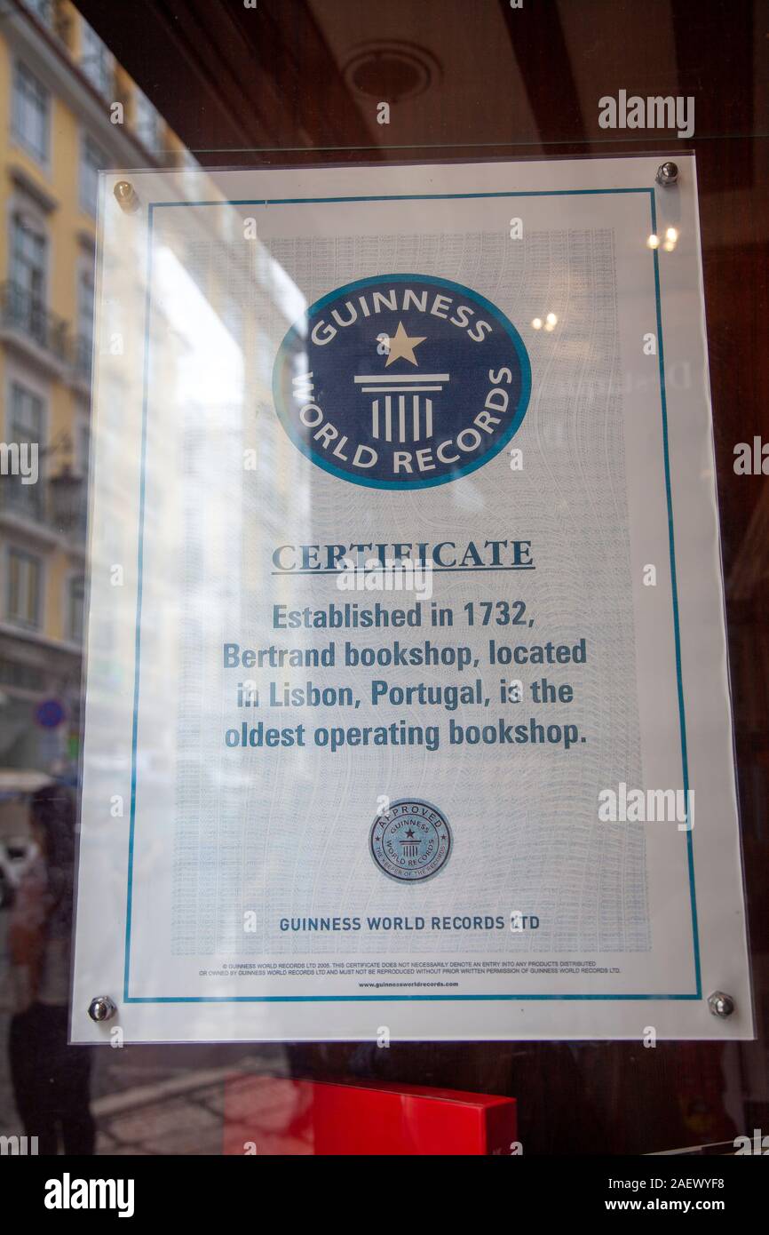 Bertrand Librería en zona Chiado - Librería operativo más antiguo signo, Lisboa, Portugal Foto de stock