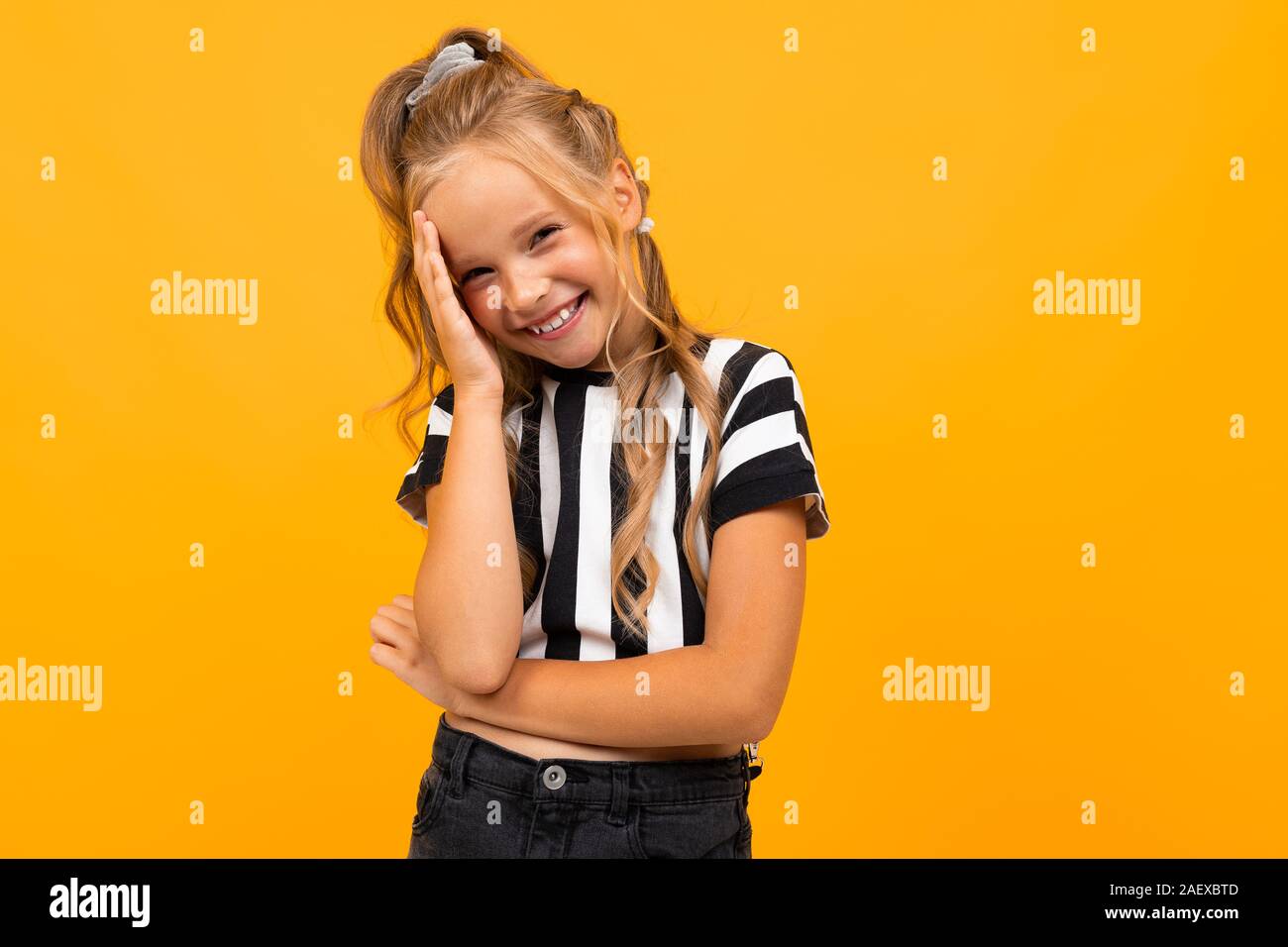 Camisa a rayas amarillas y negras fotografías e imágenes de alta resolución  - Página 2 - Alamy