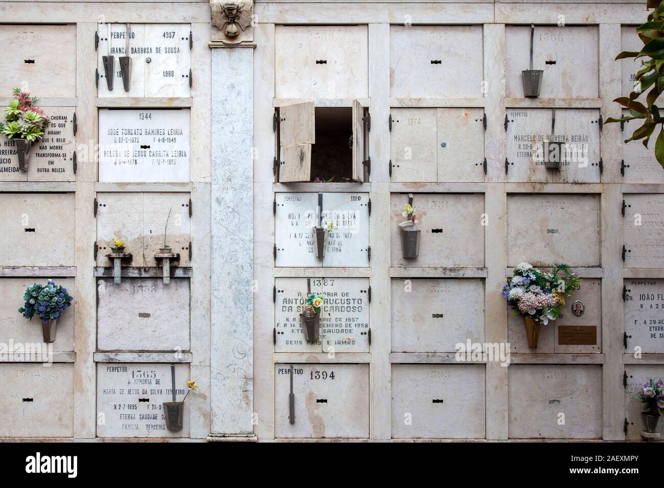 Columbario en Prazeres Cementerio de Lisboa, Portugal. Foto de stock