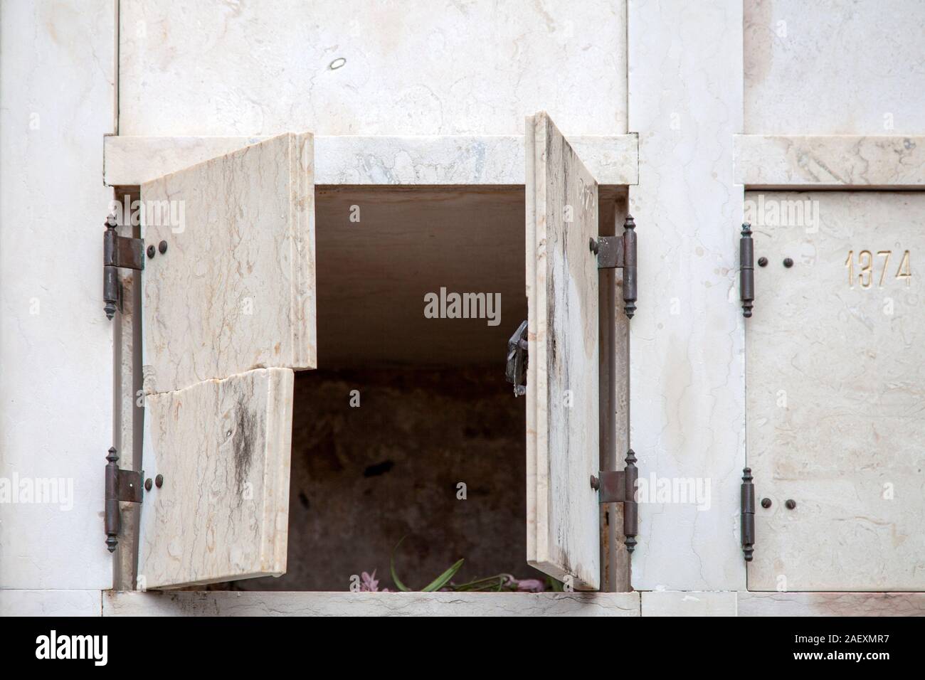 Columbario en Prazeres Cementerio de Lisboa, Portugal. Foto de stock