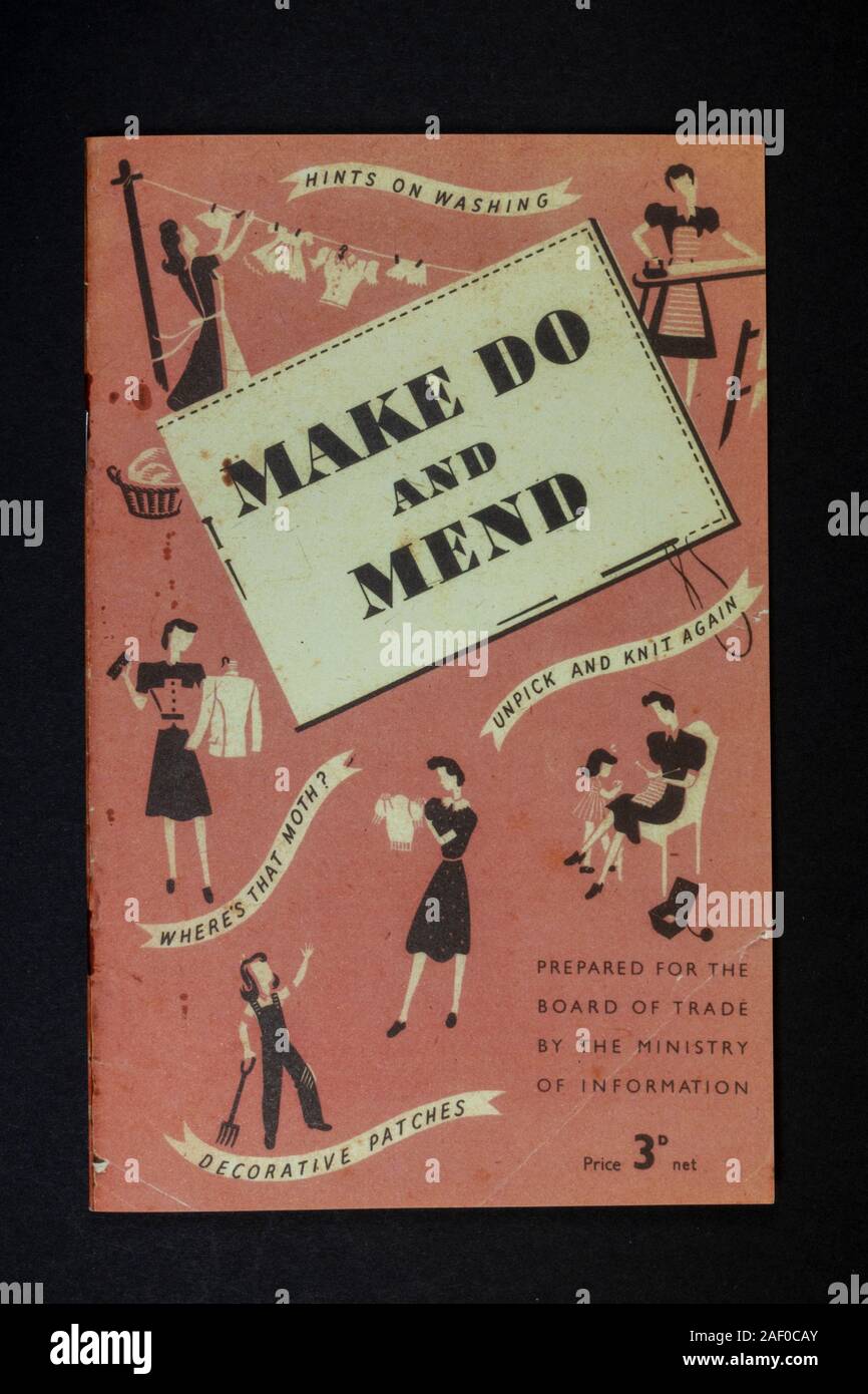 Folleto 'Make Do and Mend', una pieza de la Segunda Guerra Mundial réplica de recuerdos relacionados con la vida de la Segunda Guerra Mundial en el Reino Unido. Foto de stock