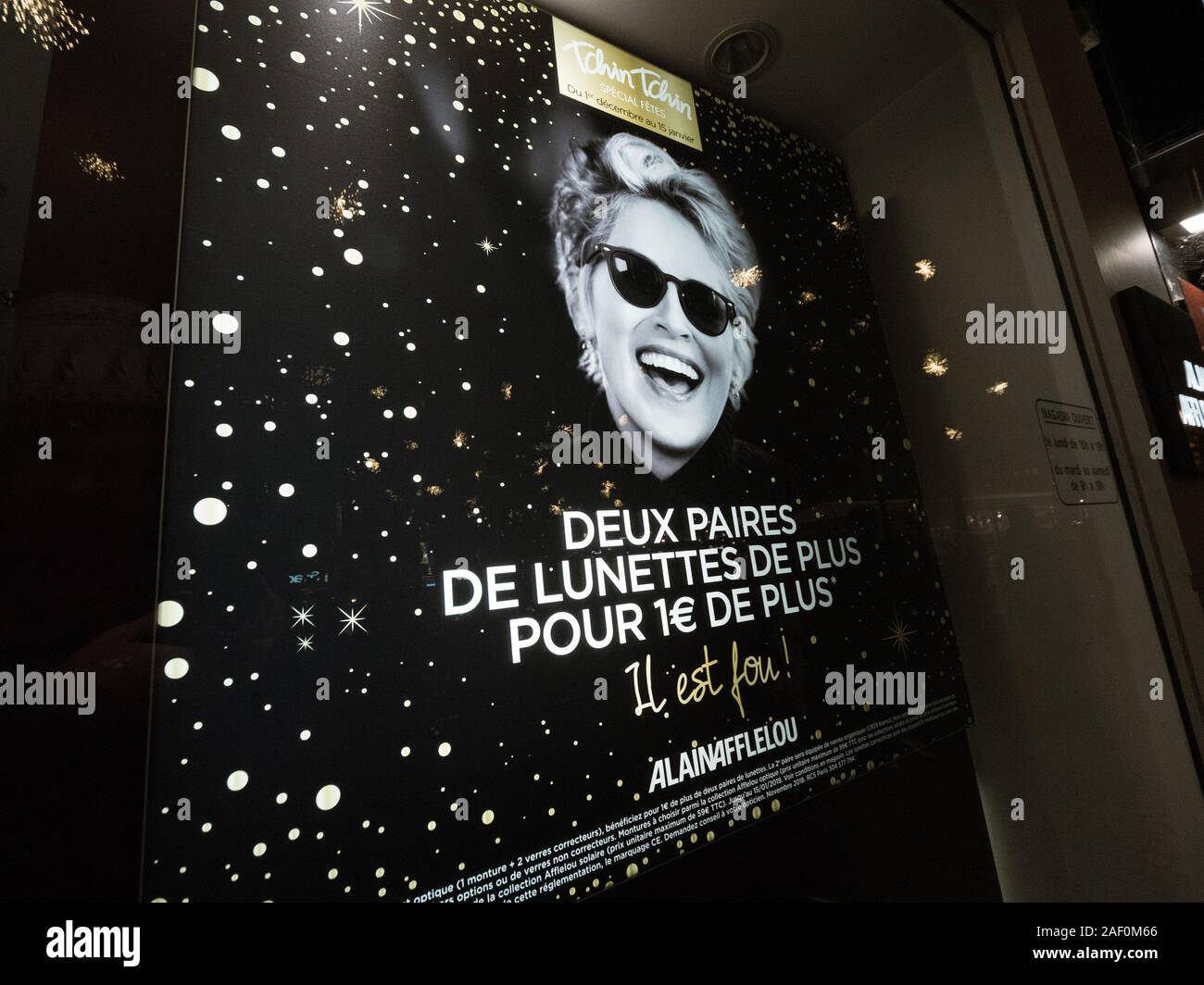 Estrasburgo, Francia - Dec 24, 2018: sonriente Sharon Stone en publicidad  escaparate de cristal óptico Alain Afflelou tienda en el centro de la  ciudad francesa de Estrasburgo Fotografía de stock - Alamy