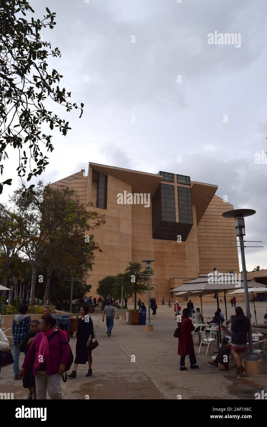 Exterior de la Catedral de Nuestra Señora de Los Ángeles. Diseñada por el arquitecto español