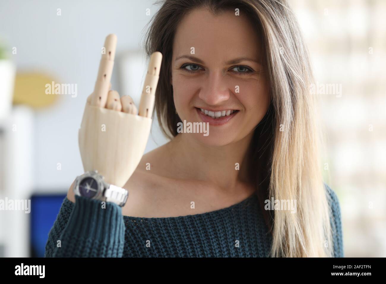 Brazo protésico fotografías e imágenes de alta resolución - Alamy