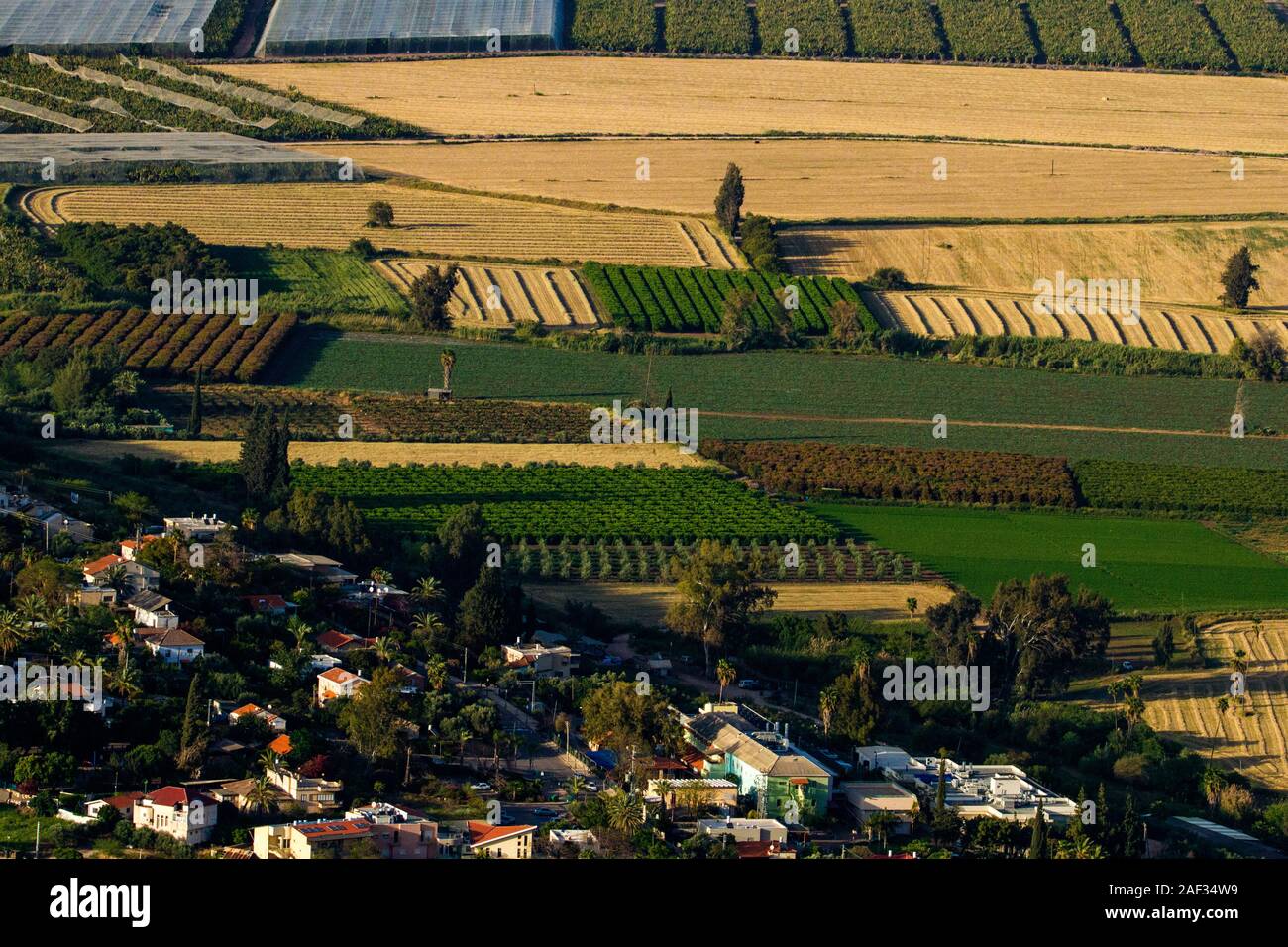 La fotografía aérea. Vista elevada de los campos agrícolas en el valle de Jezreel, Israel Foto de stock