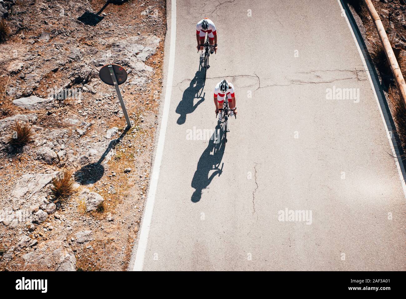 La pareja en bicicleta de carretera Foto de stock