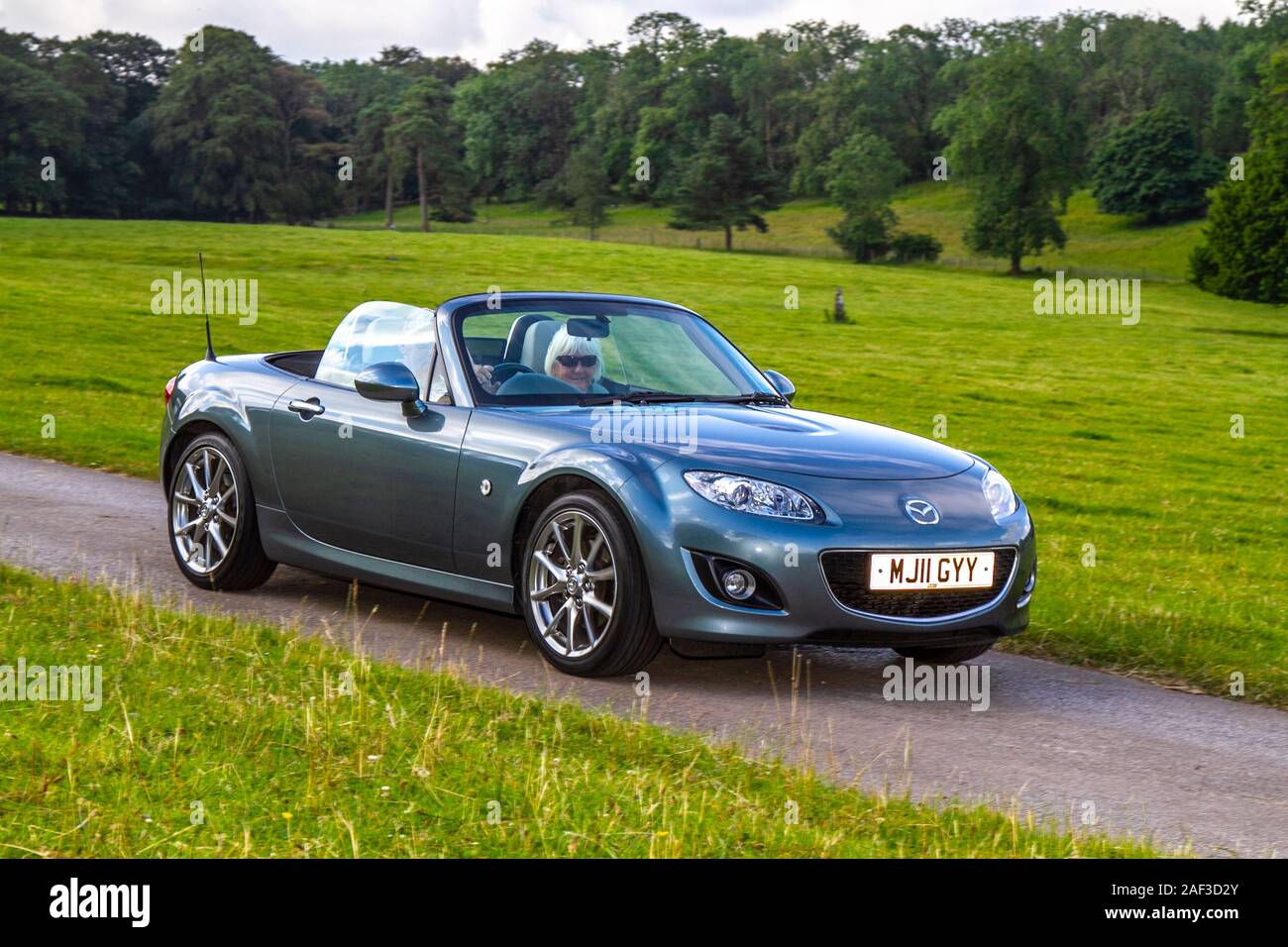 cubierta guisante farmacia 2011 gris 1798cc Mazda MX-5 Kendo; coches clásicos, historietas,  apreciados, antiguos temporizadores, coleccionable restaurado veterano de  la vendimia, vehículos de antaño llegando para el evento histórico de  motorización Mark Woodward en Leighton