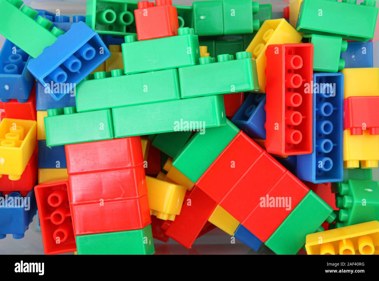 Bloques de construcción de plástico juguetes para niños Foto de stock