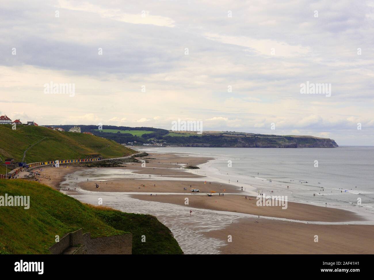 Whiby West Cliff Beach. Whitby Sands Beach. Foto de stock
