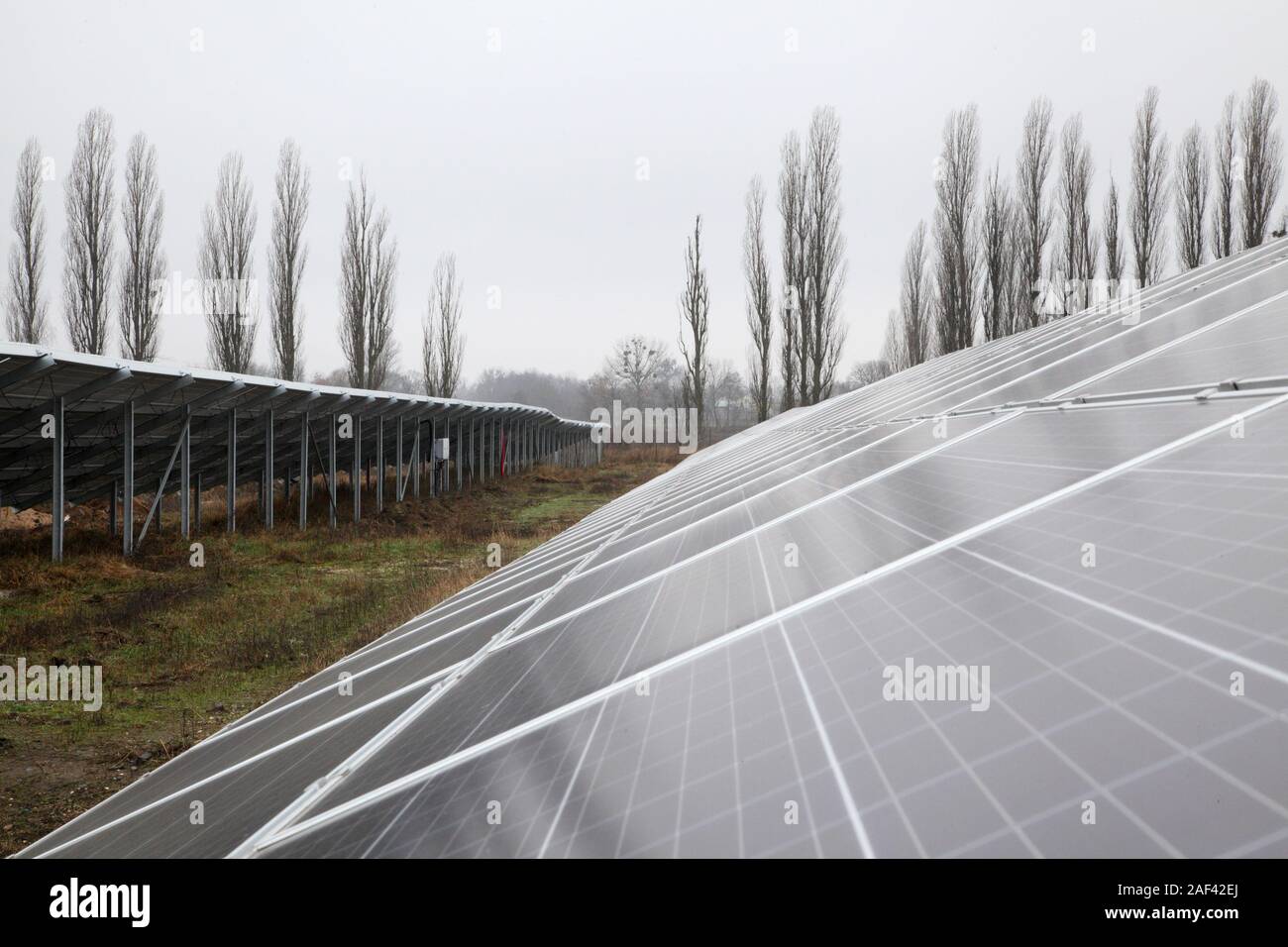 Instalación De Paneles Solares Panel Solar Produce Ecológico De La Energía Del Sol Instalación