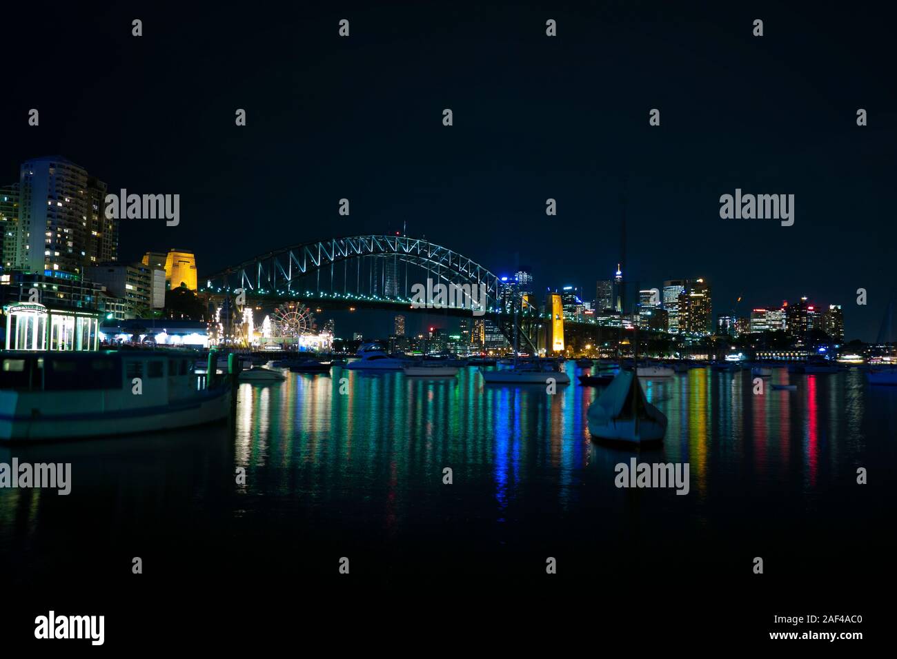 Sydney Harbour Bridge y el Luna Park, en la noche, desde el punto de Blues, North Shore, Sydney, Australia. Foto de stock