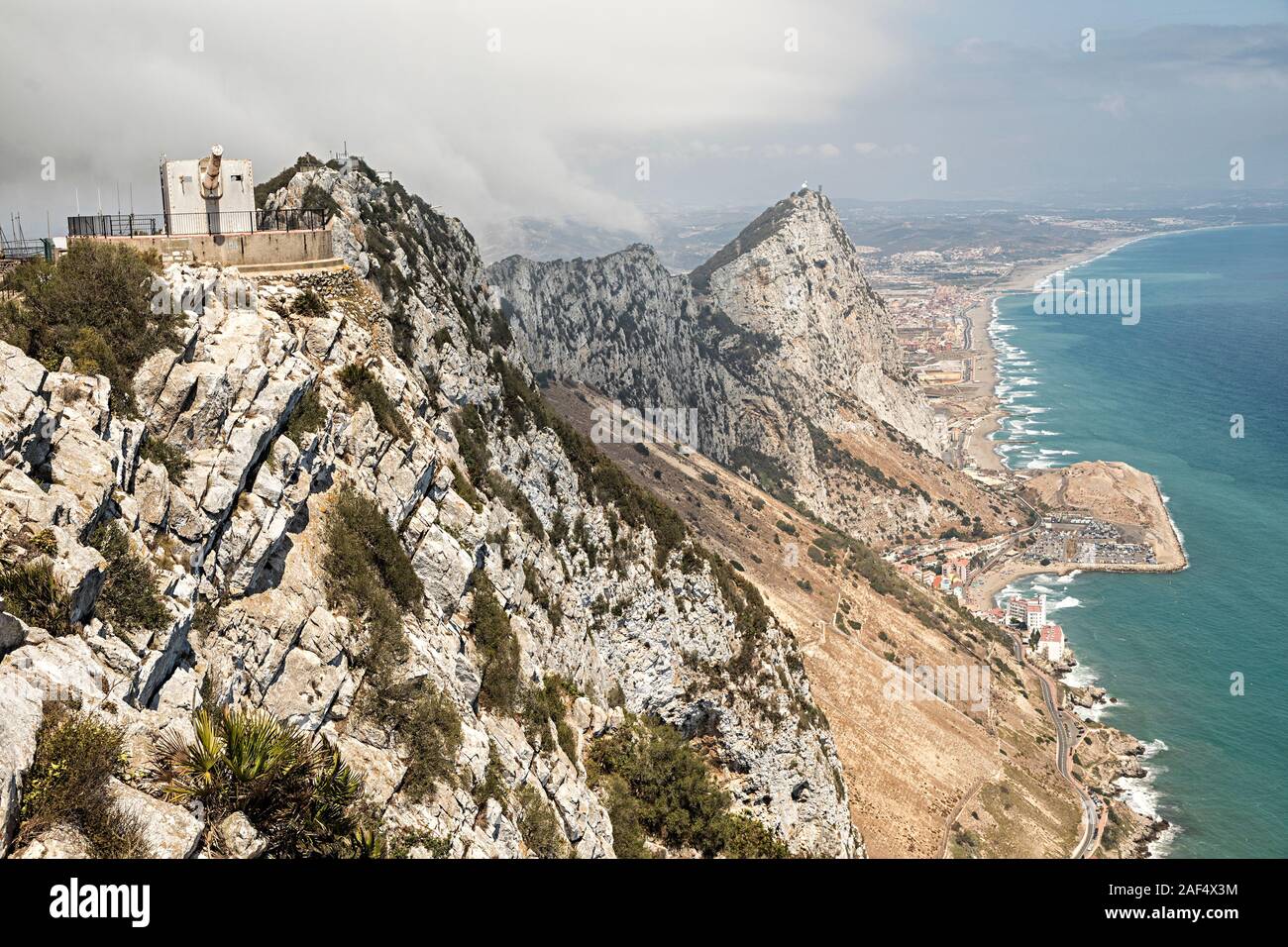 Gun batería desde la Segunda Guerra Mundial, el Peñón de Gibraltar Foto de stock