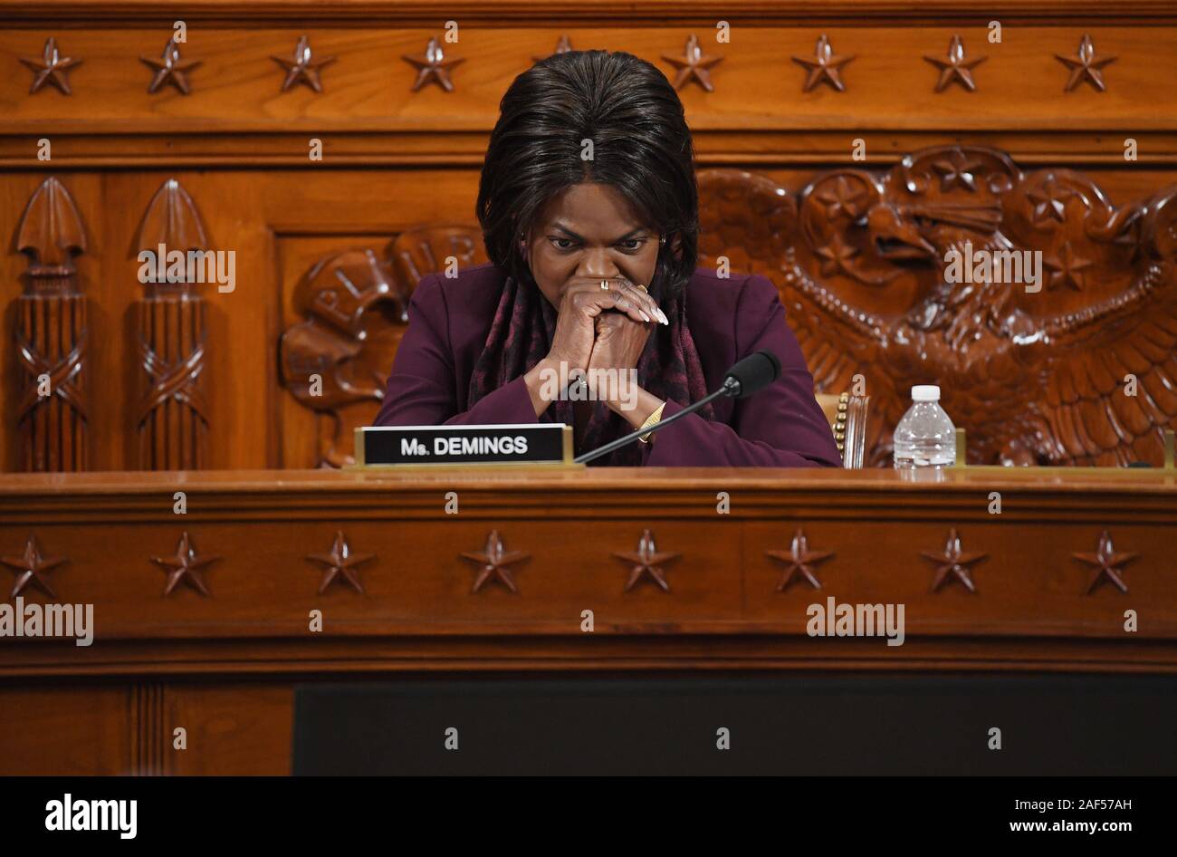 Washington, DC. 12 dic, 2019. El representante de los Estados Unidos, Val Demings (Demócrata de Florida), habla durante un comité judicial de la Cámara de revisiones de artículos de la acusación contra el Presidente de EEUU, Donald J. Trump en la Longworth House Office Building el jueves, 12 de diciembre de 2019 en Washington, DC.Crédito: Matt McClain/piscina a través del CNP | Uso de crédito en todo el mundo: dpa/Alamy Live News Foto de stock