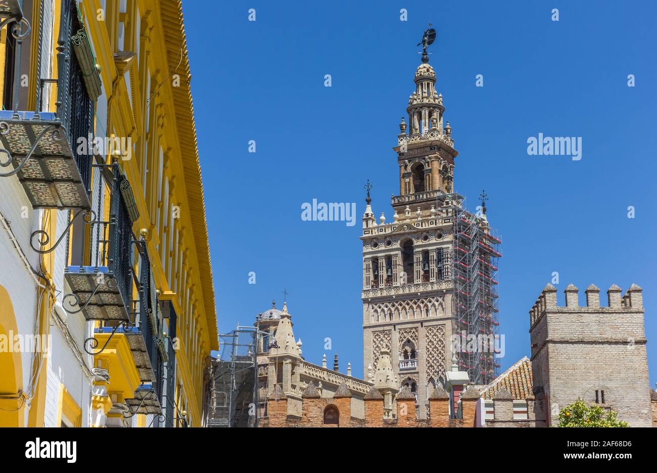 Torre de la catedral de Sevilla, España Foto de stock