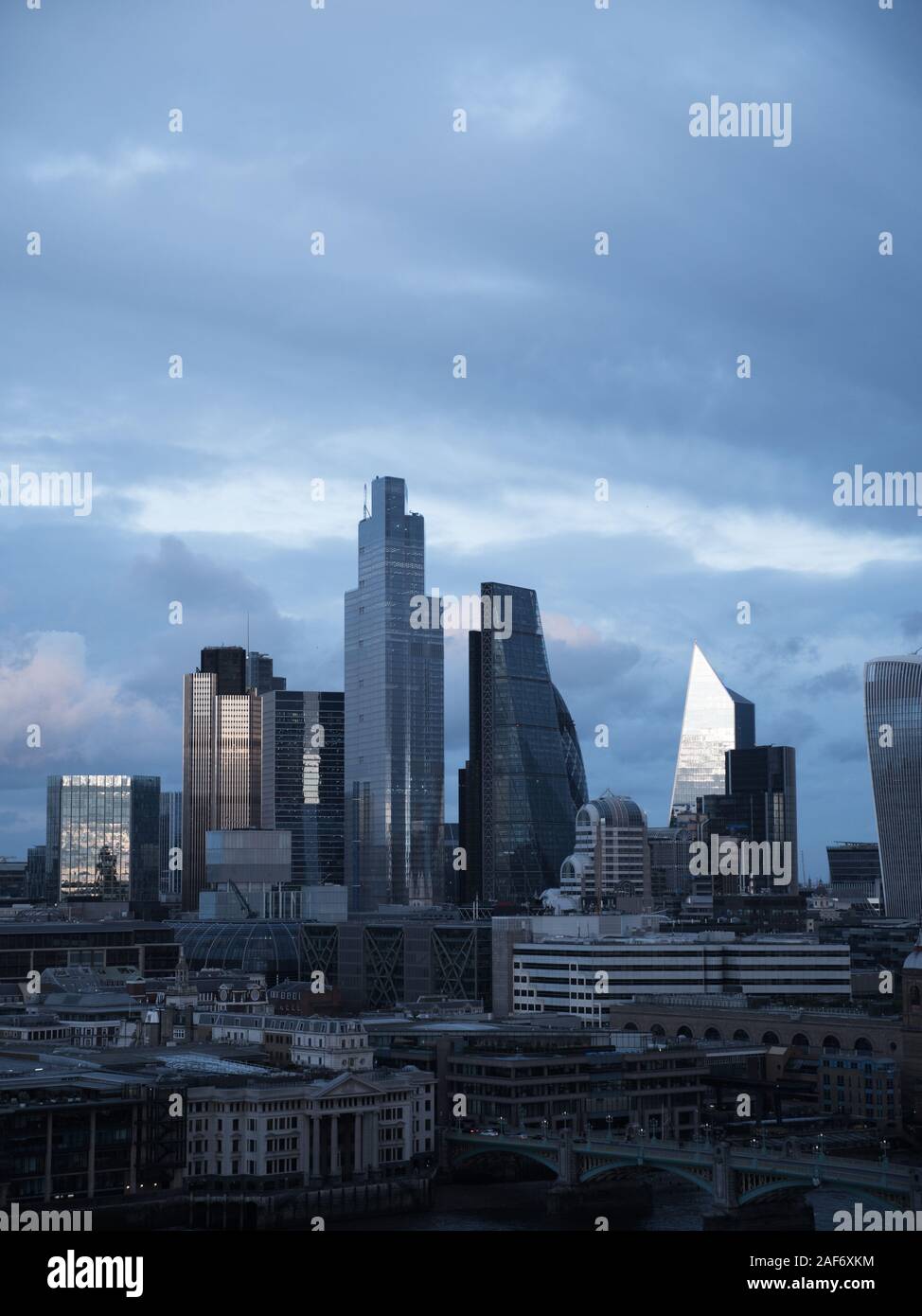 Ciudad de skyline londinense en inviernos fríos días, Londres, Inglaterra, Reino Unido, GB. Foto de stock