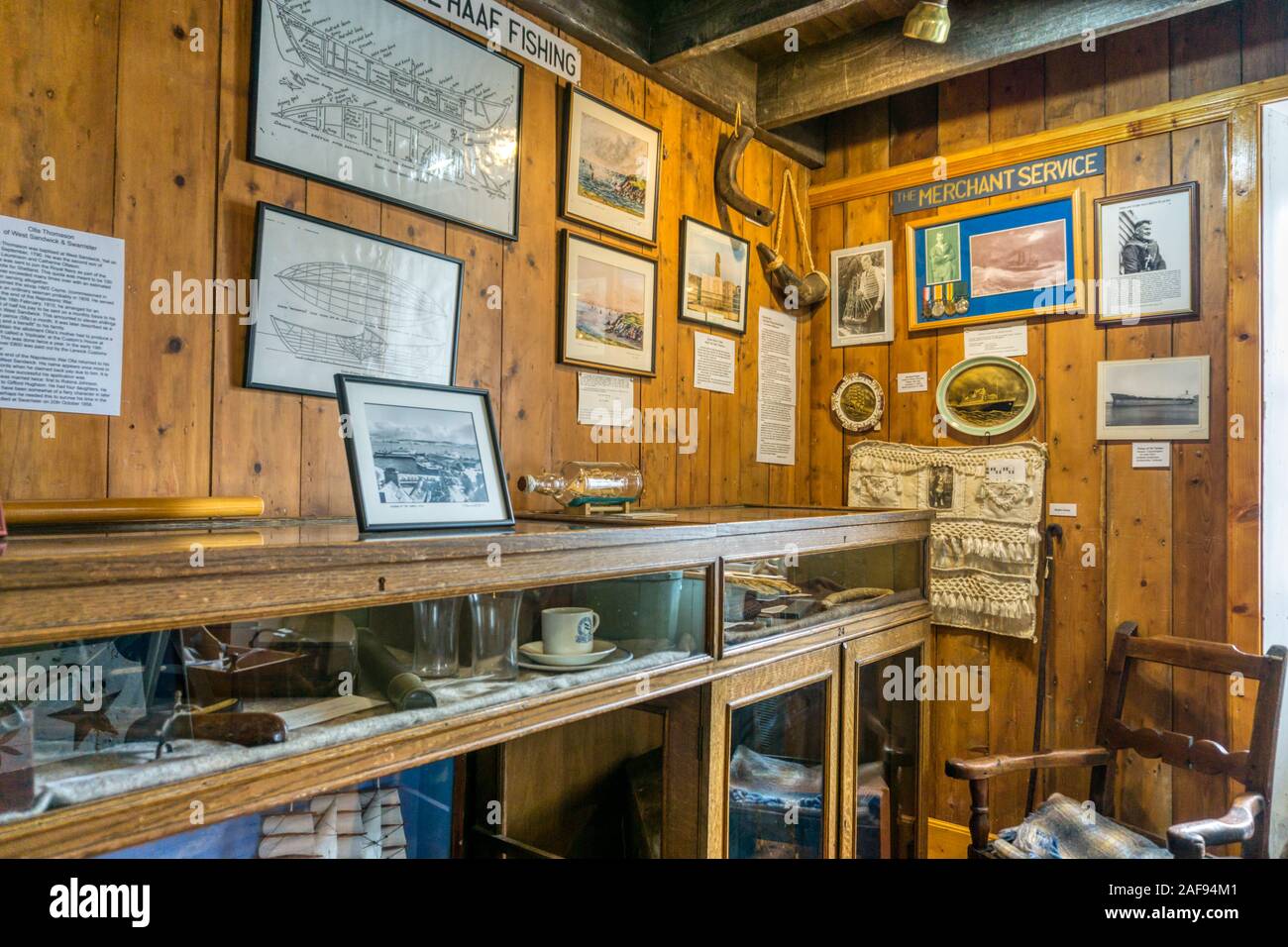Una pantalla en el Antiguo Museo en Burravoe haa en la isla de Yell, las Shetland. Foto de stock
