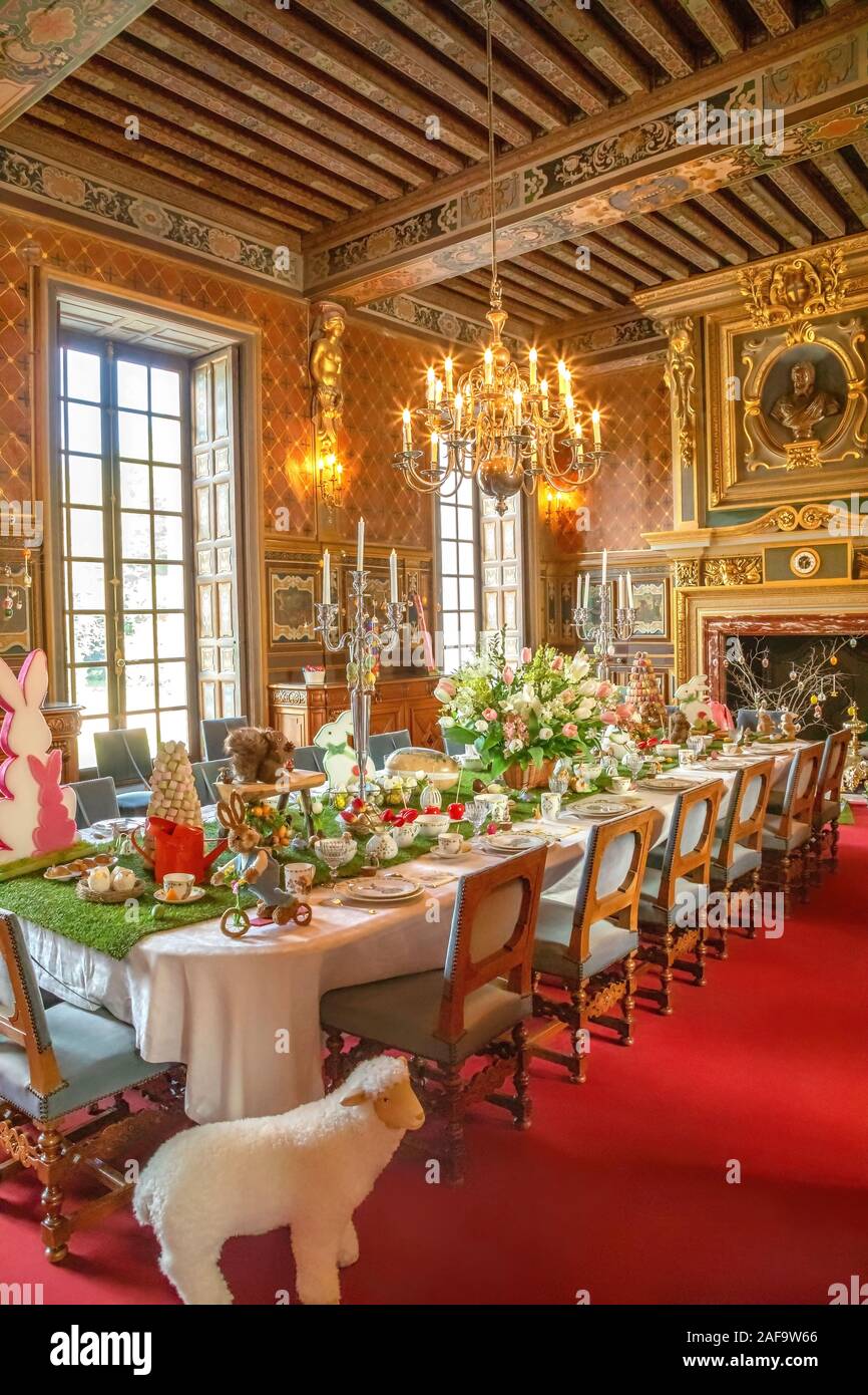 Banquete pascual muestra dentro de Chateau de Cheverny, Loire, Francia Foto de stock