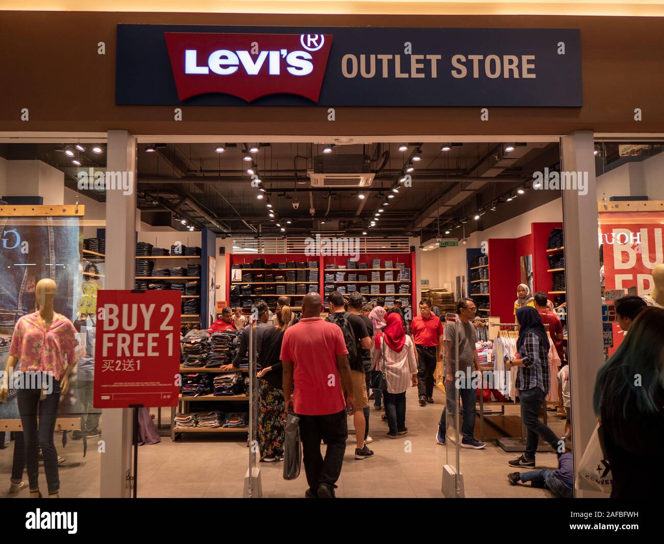 Mitsui , el centro de Kuala Lumpur, Malasia - Noviembre 2019 : Levi's entrada tienda outlet el centro comercial pueblo compras Fotografía de - Alamy